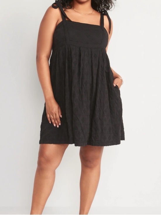 Old Navy Dresses & Skirts - Old Navy Tie-Shoulder Embroidered Mini
Babydoll Swing Dress Size Medium Women’s